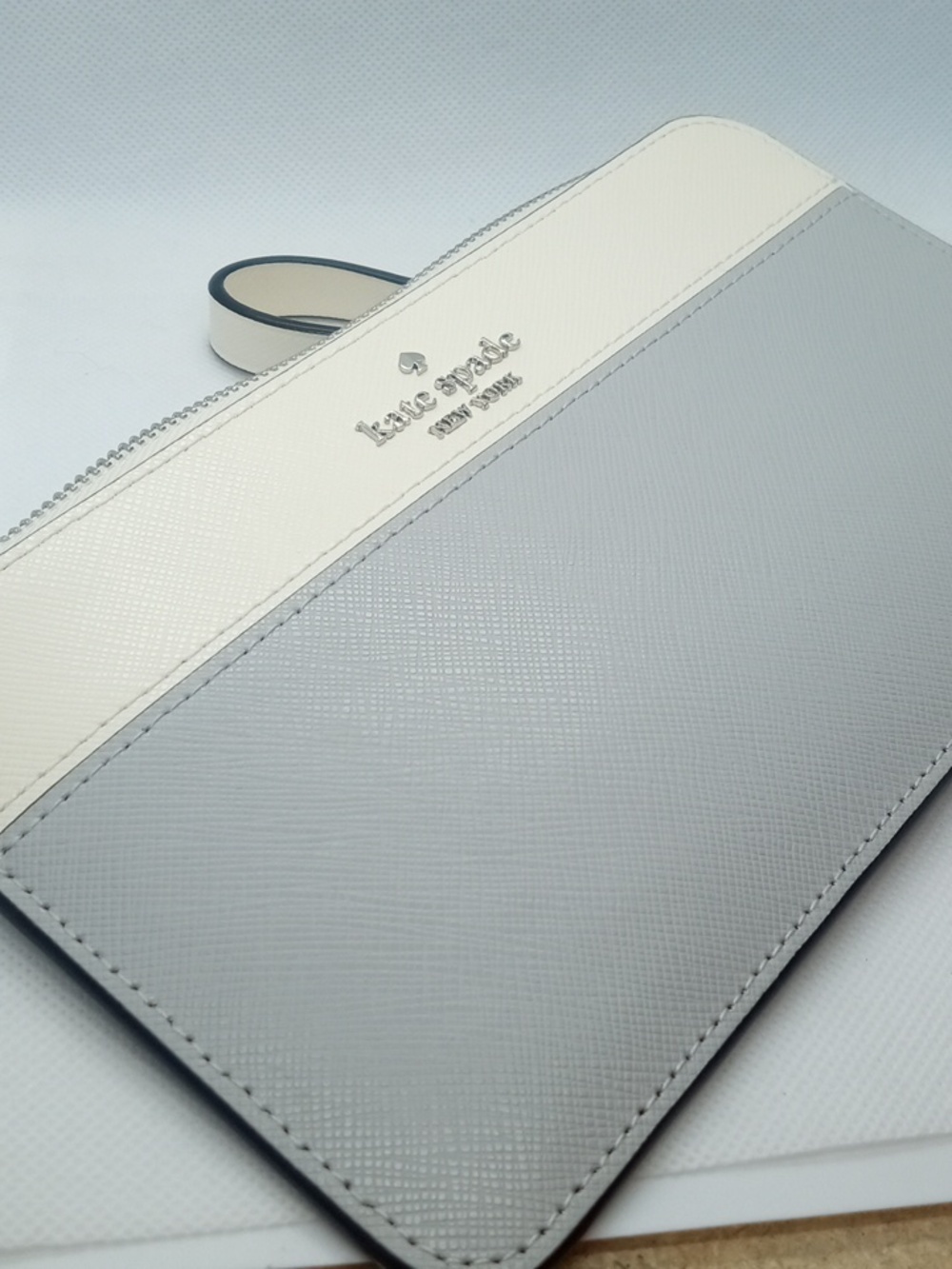 KATE SPADE LUCY WRISTLET - Picture 8 of 8